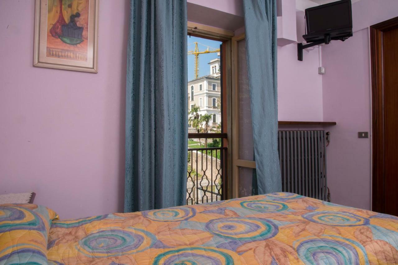 Hotel Florida Arona Buitenkant foto