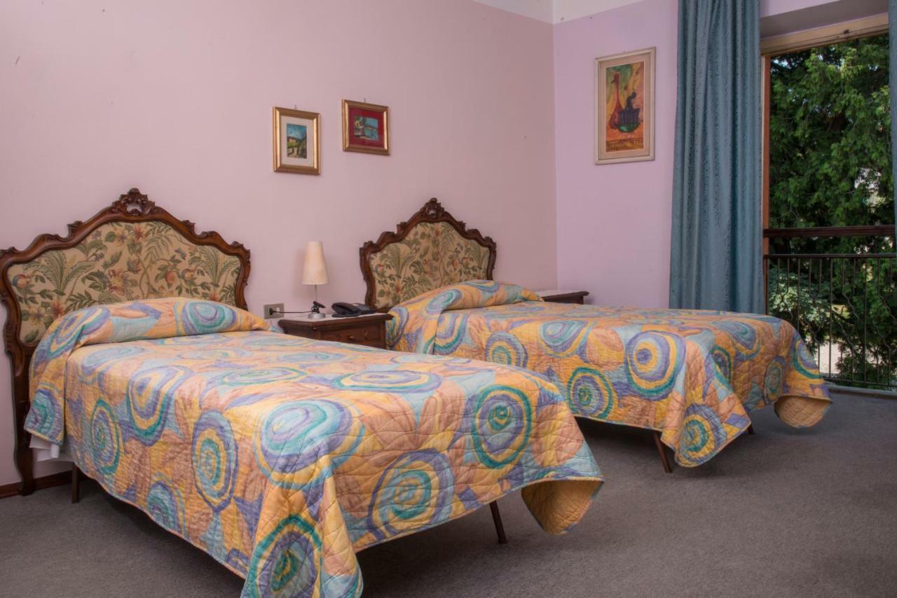 Hotel Florida Arona Buitenkant foto